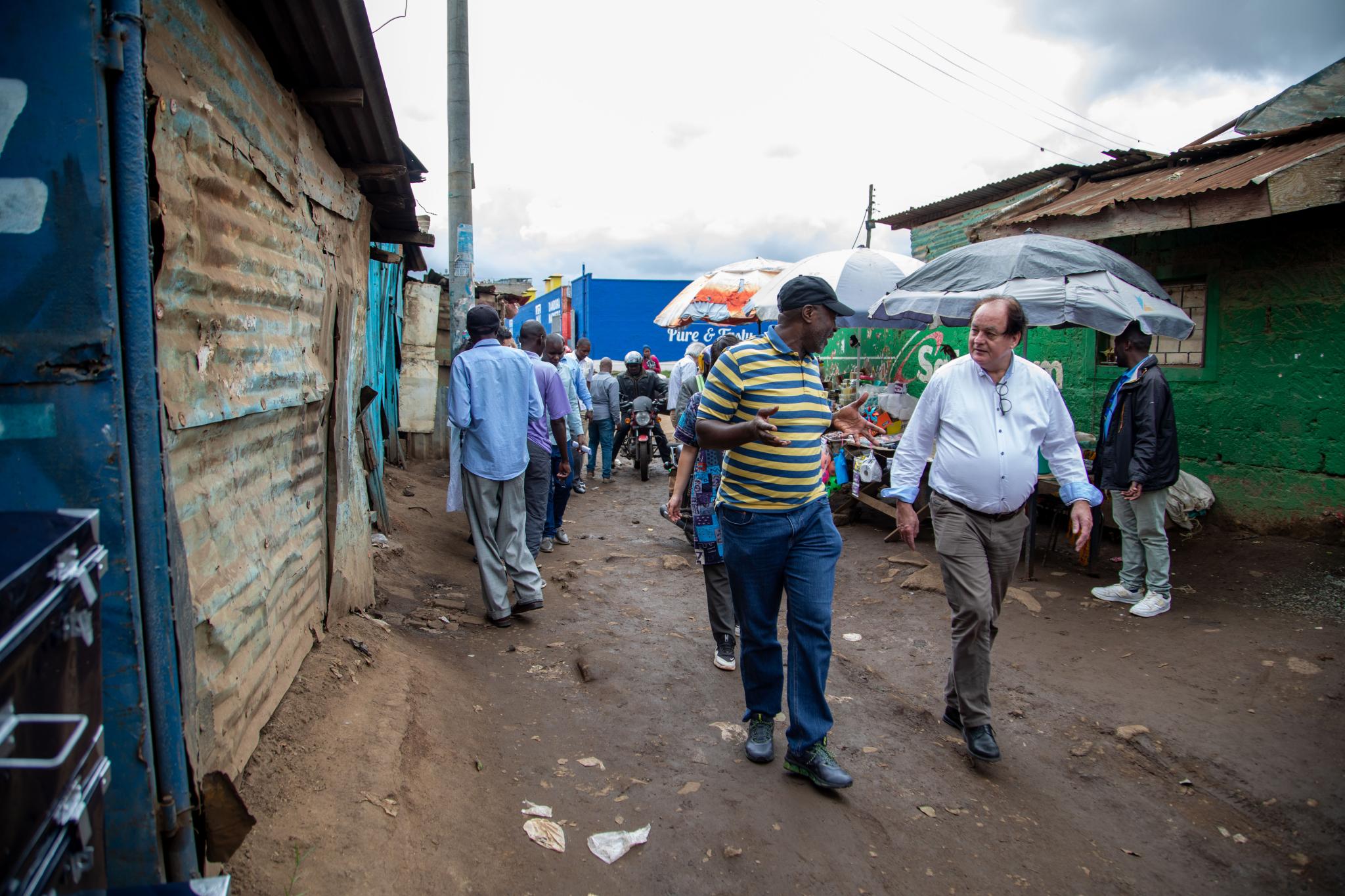 Image of LEARN team walking through Mathare