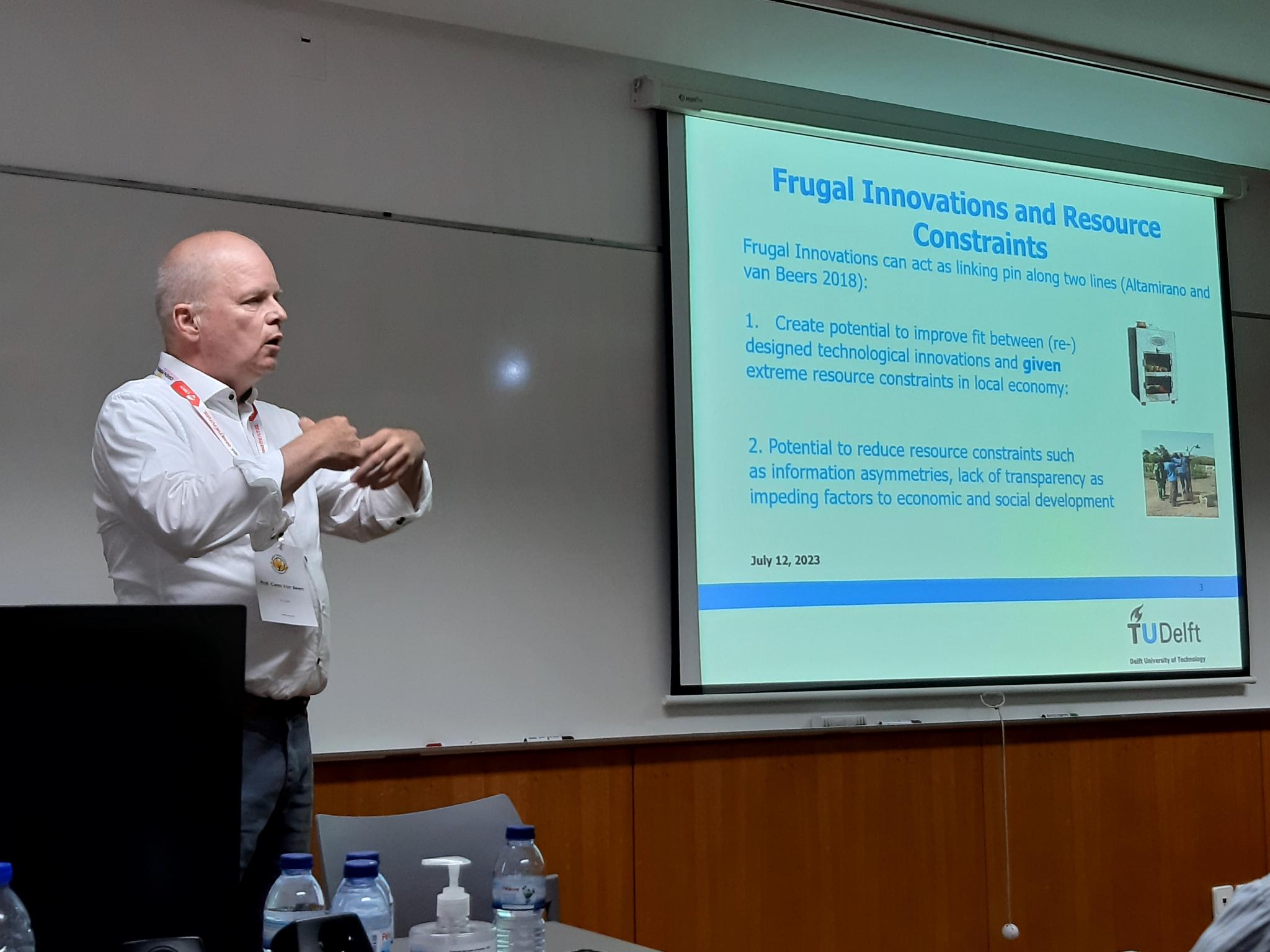 Cees van Beers presenting "Frugal Innovations in Infrastructure Systems and Institutions: The Case of Digitalisation"