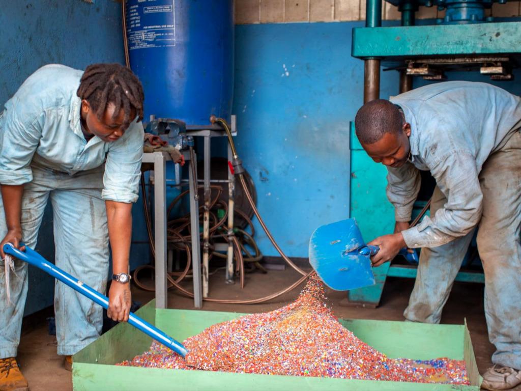 mixing plastics  Source: Gjenge Makers