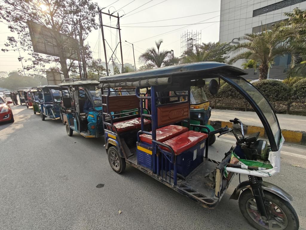 Standards and Frugal innovation: the example of e-rickshaws in India 3