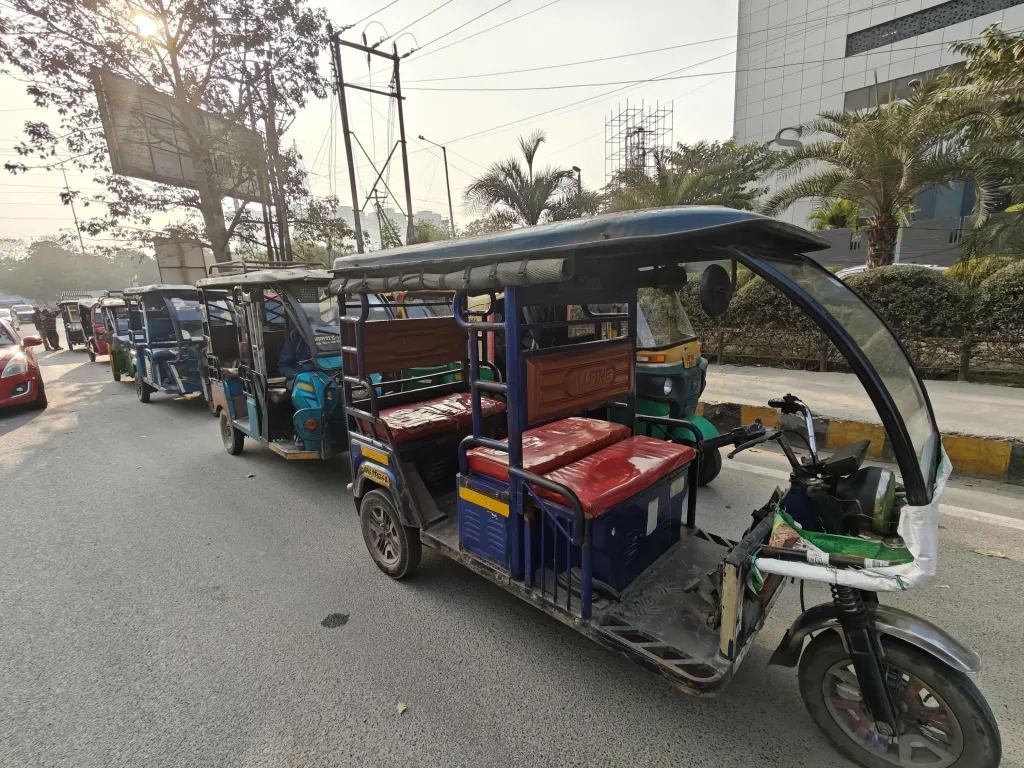 Standards and Frugal innovation: the example of e-rickshaws in India 8