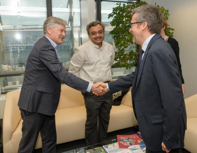Professors Peter Knorringa and Saradindu Bhaduri visit Carlos Moedas, EU Commissioner.