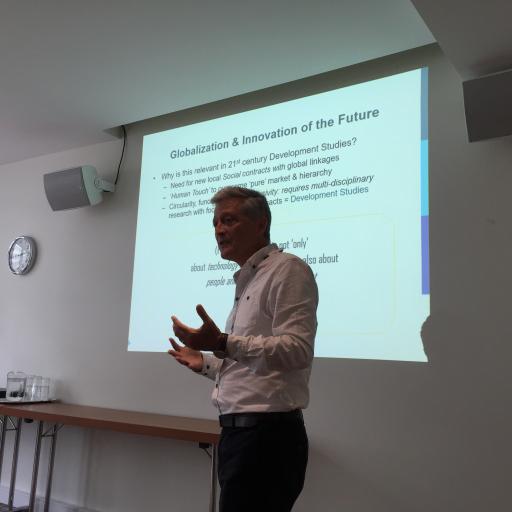 Peter Knorringa presenting at the conference 